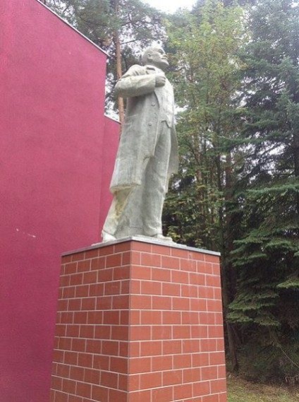 Пам'ятники Леніну по всьому світу