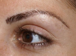 Permanent make-up de sprancene