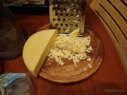 Pie sajttal és paradicsommal