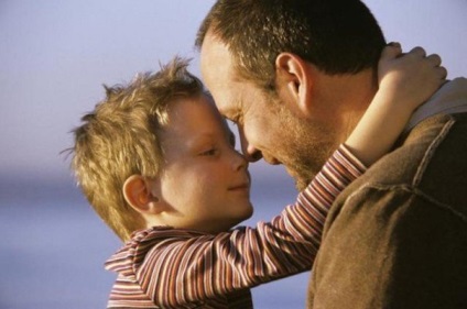 De ce un copil este frică de tatăl său și de ce poate duce la el?