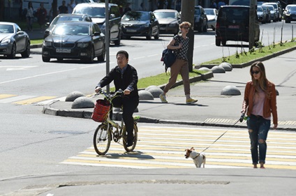 Чому велосипедист обирає тротуар парламентська газета