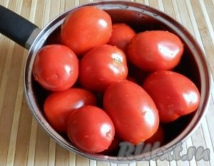 Tomatele tăiate cu usturoi pentru iarnă - pregătim pas cu pas cu fotografia