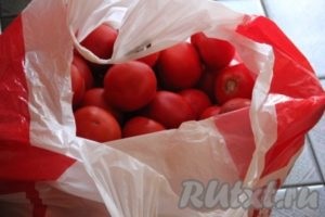 Помідори різані з часником на зиму - готуємо покроково з фото