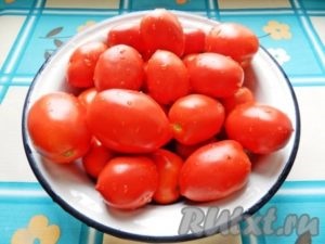 Tomatele tăiate cu usturoi pentru iarnă - pregătim pas cu pas cu fotografia