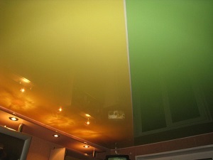 Népszerű színeivel álmennyezetek - fénykép katalógus és belső tér