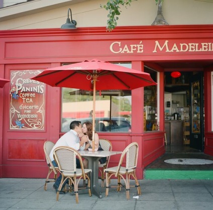 Exemple de finisare a fațadei unei cafenele sau a unui restaurant