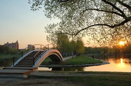 Stație de râu și parc de prietenie parc în moscow