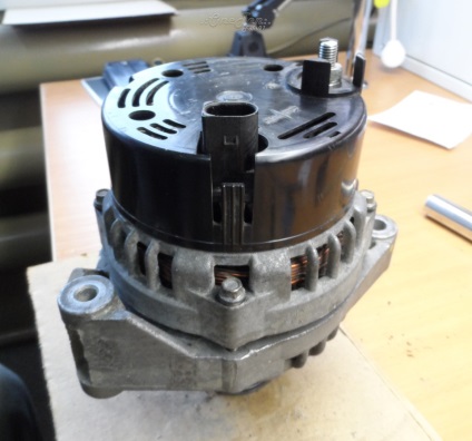 Repararea generatorului kzate 115a (înlocuirea inelelor și a regulatorului)