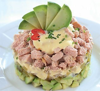 Салат з авокадо - смачні рецепти з фото і відео