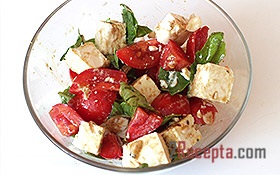 Saláta paradicsom, feta sajttal és bazsalikommal - lépésről lépésre recept fotók