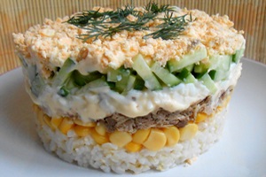 Salata cu ton 10 retete, cele mai delicioase salate cu ton conservat