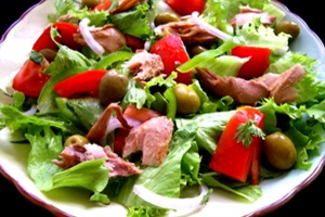 Салат з тунцем 10 рецептів, найсмачніші салати з консервованим тунцем