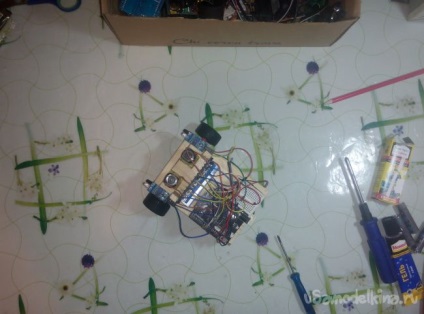 Саморобний робот на arduino, наступний за рукою