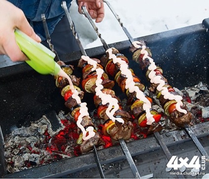 Shish kebab din limbile de carne de vită - o delicateasă reală, simplă în execuție