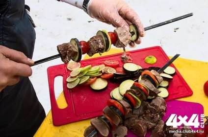 Shish kebab din limbile de carne de vită - o delicateasă reală, simplă în execuție