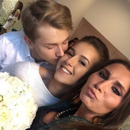 Fiul lui Kristina Orbakayte ia felicitat pe sora ei în ziua nunții ei