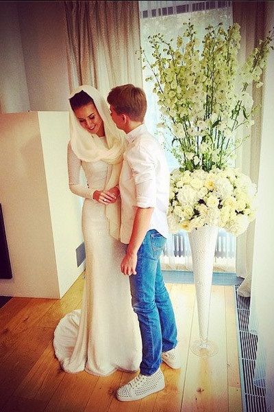Fiul lui Kristina Orbakayte ia felicitat pe sora ei în ziua nunții ei