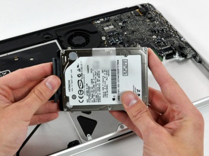 Vegye ki az akkumulátort, és csavarja be az új MacBook Pro - apple iphone ipad macbook Jekatyerinburg