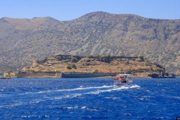 De la insula Creta până la Santorini