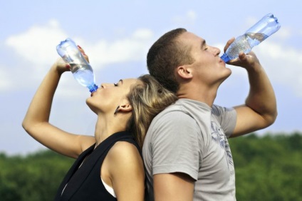 Păstrarea sănătății în căldura de vară șterge în mod corespunzător setea