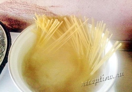 Спагеті з курячим філе під майонезним соусом - покроковий рецепт з фото