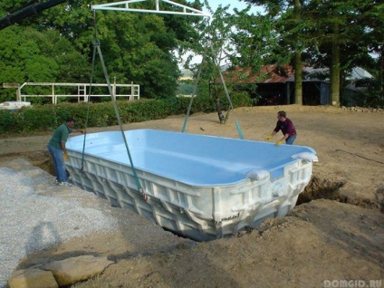 Construirea unei bazine de înot cum să construiți o piscină compozită cu propriile mâini este o sarcină ușoară