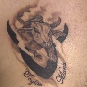 Tatuaj de tauri