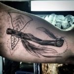 Tatuaj sensul ax, schițe, recomandările unui artist tatuaj