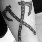 Tatuaj sensul ax, schițe, recomandările unui artist tatuaj