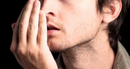 Testați-vă pentru mirosul rău din gură, cum să vă verificați, cauze posibile