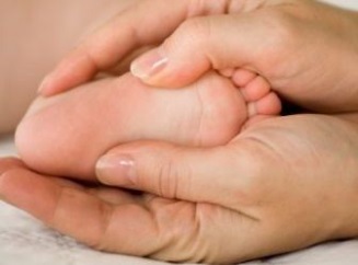 масажна техника, така че детето да не ходи на пръсти