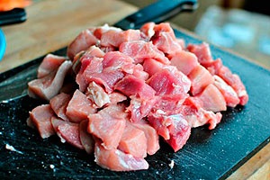 Carne de porc fiartă cu dovlecei
