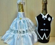 Decorarea sticlelor de șampanie pentru decorul elegant nunții, totul pentru organizarea sărbătorii