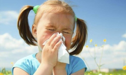 У дитини кашель, червоне горло і температура що робити