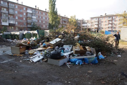 Ugly ház, közöny mindent, és durvaság -, hogy nem olyan, mint Samartsev szülővárosában (Artist) Ugly ház, közöny mindent, és durvaság - hogy Samartsev nem úgy, mint szülővárosában