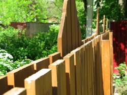 Típusú fából készült kerítés