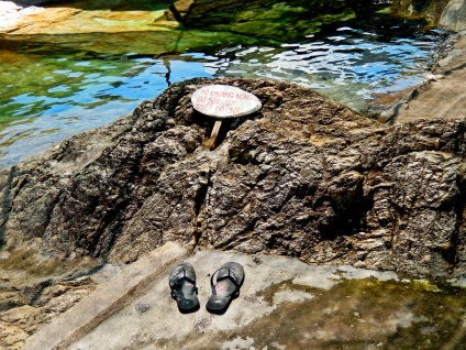 Yang-bai - cascade, un monument pentru pisici și crocodili de hrănire