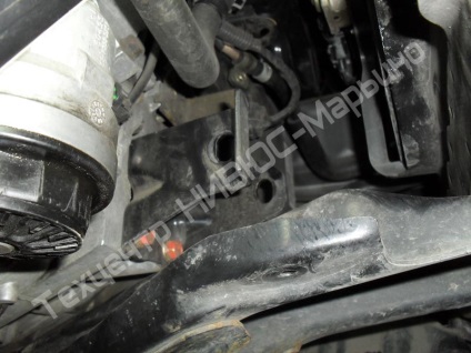 Заміна передньої опори двигуна і задніх сайлентблоков підвіски на автомобілі mazda mpv