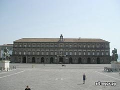 Замок Кастель дель ово (castel dell ovo) опис і фото