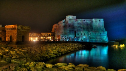 Castel del ovo (tojás) Nápoly hogyan juthatunk el oda, nyitva tartás, fotók