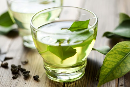 A zöld tea károsítja a fogakat