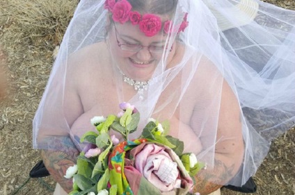 Mireasa de 168 de kilograme nu a găsit o rochie potrivită și a venit la nuntă într-un voal