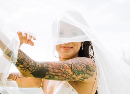 30 Fotografie de mirese cu tatuaje care distrug stereotipurile
