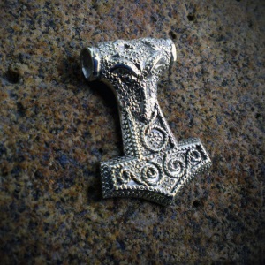 Amulet pentru protecție - Mjolnir