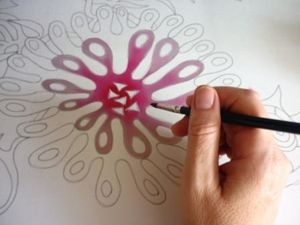 Batik mesterkurzus mágikus virágok pelerin (batikolás mesterkurzus pelerin mágikus virágok. Satin batikolás) Batik mesterkurzus mágikus virágok pelerin