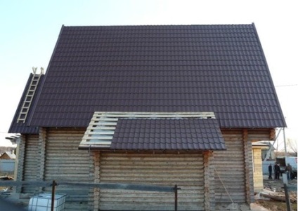 Decât să acoperiți un acoperiș al unei băi, o tablă ondulată sau o sală de mese cu țiglă metalică