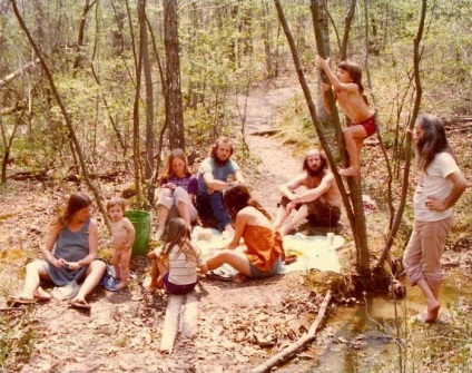 Copiii de flori care au părăsit casa în fotografiile rare ale anilor '70 ale comunității hippy