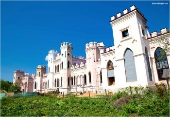 Palatul Puslovsky (Castelul Kosovsky) din site-ul Foto Kossovo - cum ajungem acolo pe hartă