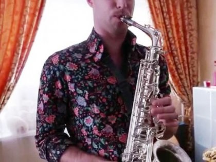 Cum se joacă saxofonul