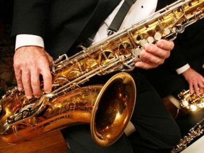Cum se joacă saxofonul